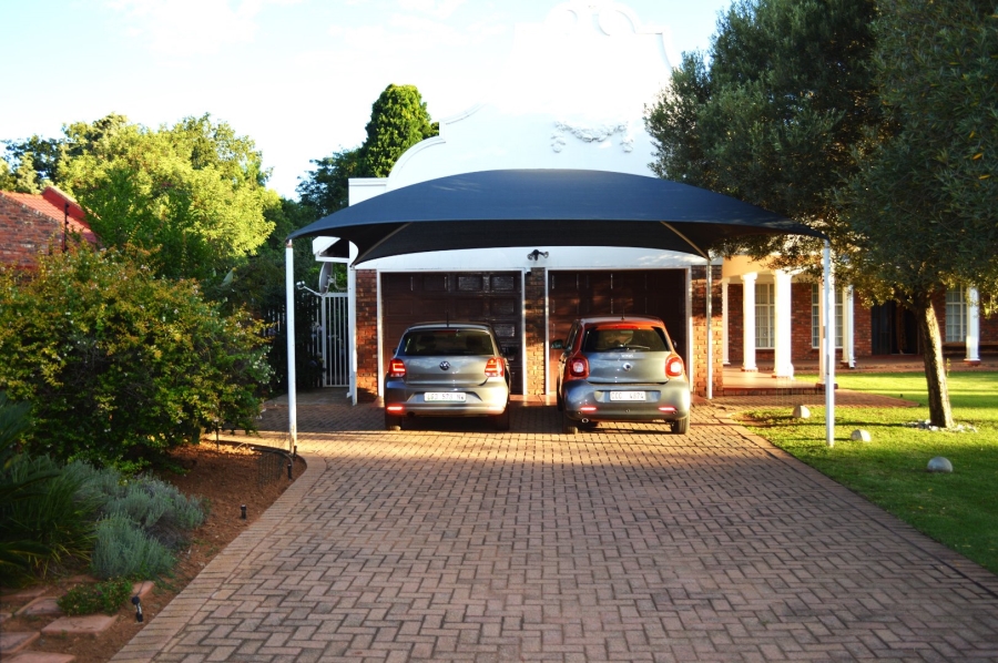 4 Bedroom Property for Sale in Flamwood North West